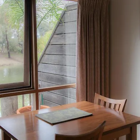 Perricoota Vines Retreat Hotel Moama Room photo