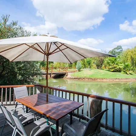 Perricoota Vines Retreat Hotel Moama Room photo