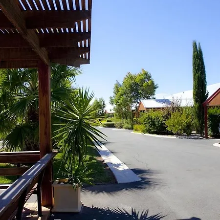 Perricoota Vines Retreat Hotel Moama Room photo