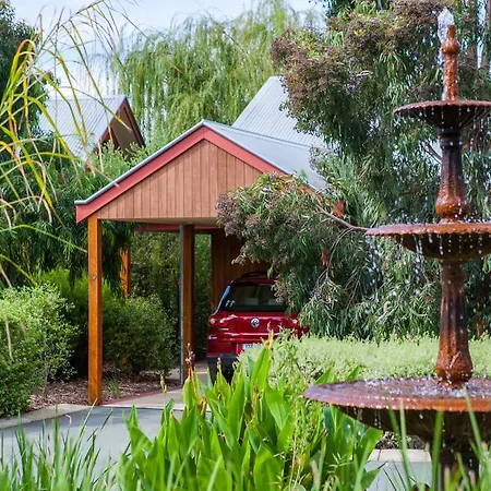 Perricoota Vines Retreat Hotel Moama Room photo
