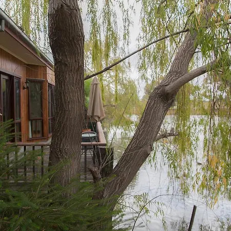 Perricoota Vines Retreat Hotel Moama Room photo