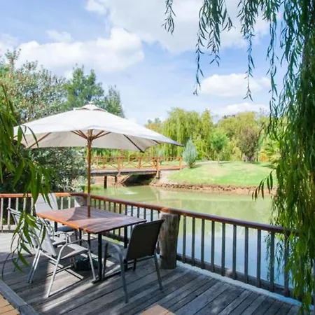 Perricoota Vines Retreat Hotel Moama Exterior photo