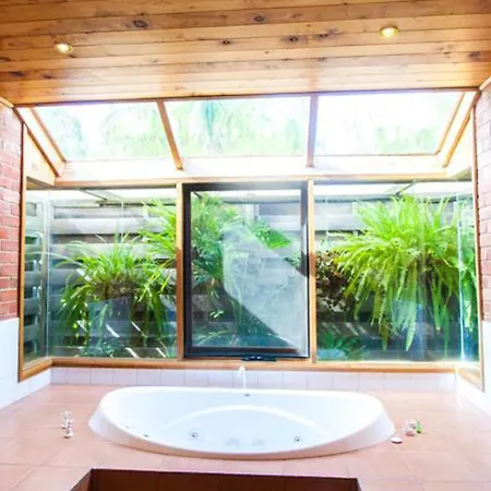 Perricoota Vines Retreat Hotel Moama Exterior photo
