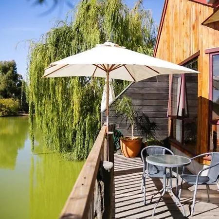 Perricoota Vines Retreat Hotel Moama Exterior photo